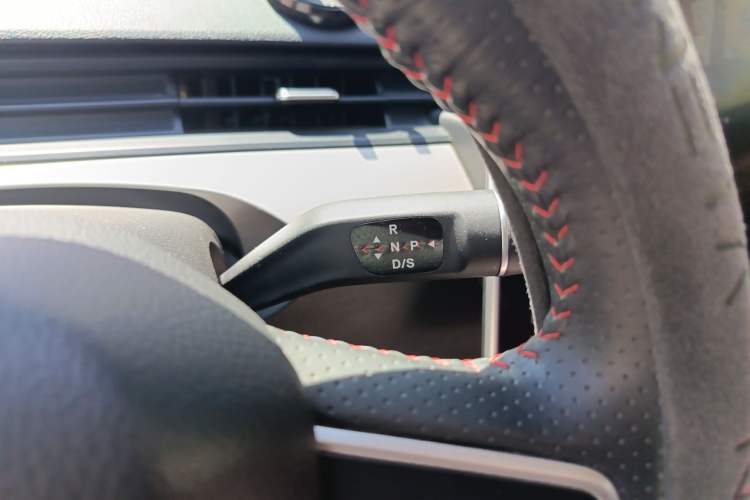 Used NETA V 2021 Long-Range Entertainment Edition Upgrade Model Gear Lever