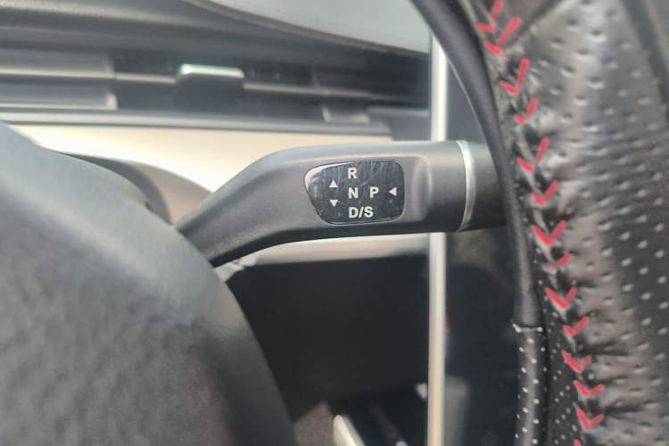 Used NETA V 2021 Long-Range Entertainment Edition Upgrade Model Gear Lever