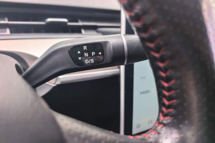 Used NETA V 2021 Standard Range Version Gear Lever