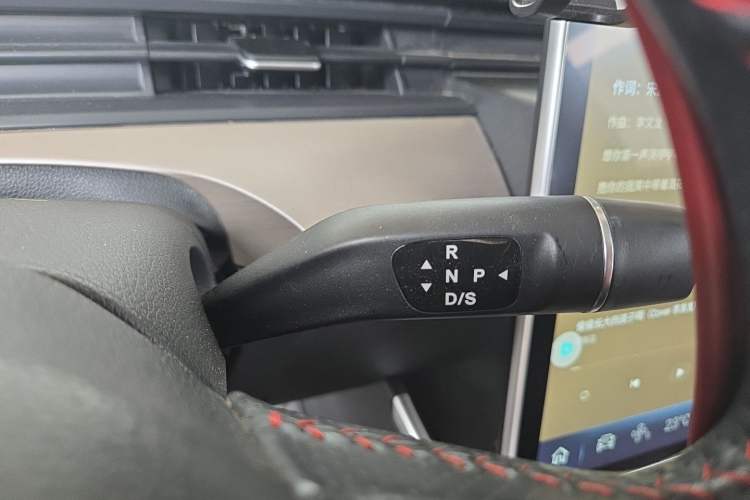 Used NETA V 2021 Long-Range Entertainment Edition Gear Lever