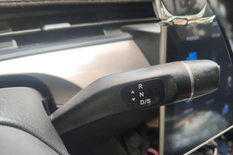 Used NETA V 2021 Standard Range Entertainment Edition Gear Lever