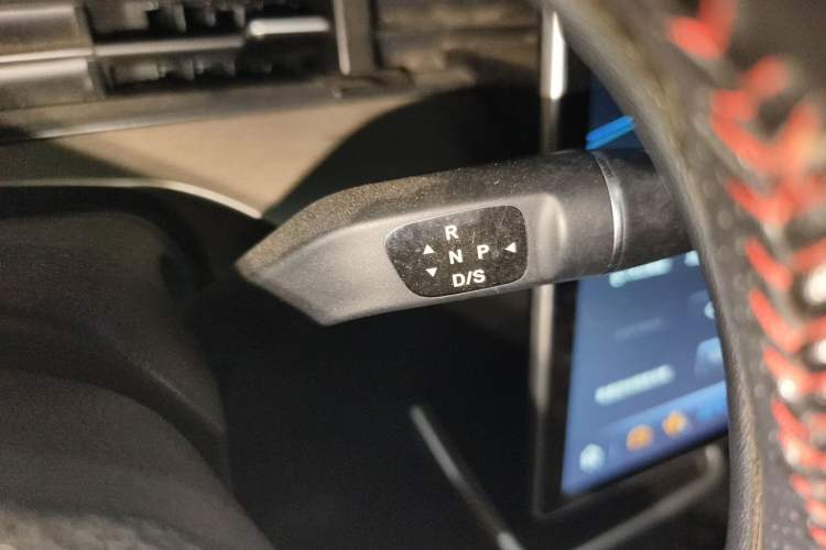 Used NETA V 2021 Standard Range Entertainment Version – Upgraded Model Gear Lever