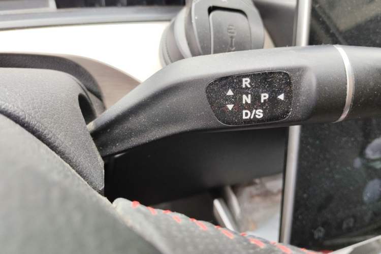 Used NETA V 2021 Long-Range Entertainment Edition Upgrade Model Gear Lever