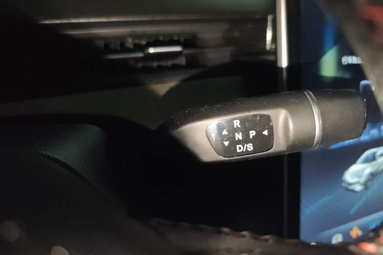 Used NETA V 2021 Standard Range Entertainment Version – Upgraded Model Gear Lever