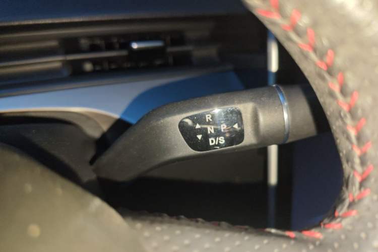 Used NETA V 2021 Long-Range Entertainment Edition Upgrade Model Gear Lever