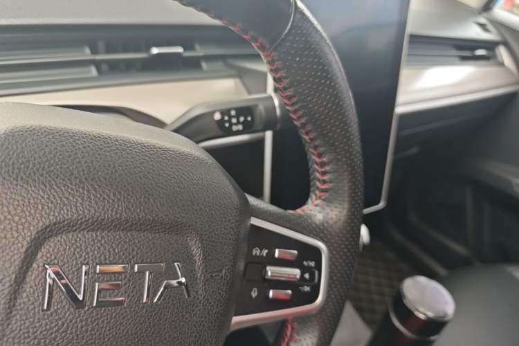 Used NETA V 2021 Standard Range Entertainment Version – Upgraded Model Gear Lever