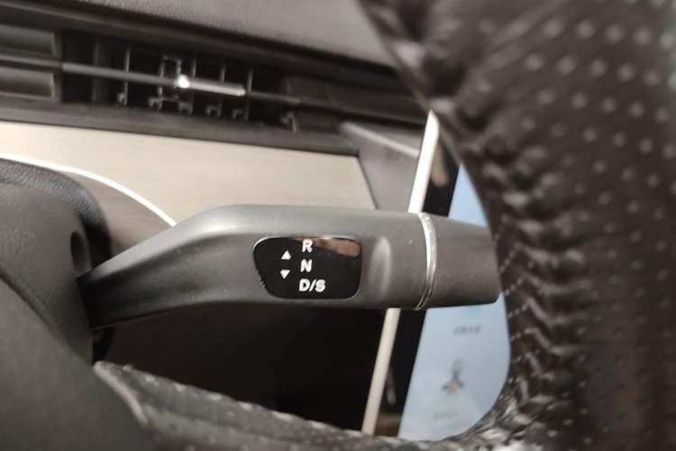Used NETA V 2021 Standard Range Entertainment Edition Gear Lever