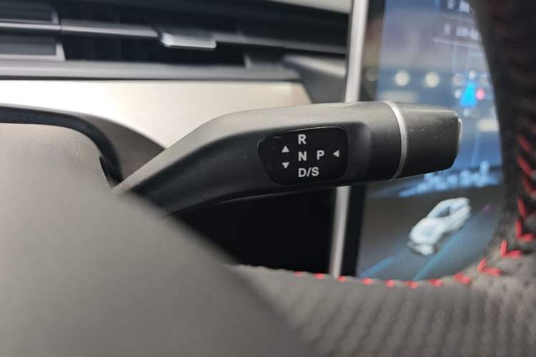 Used NETA V 2021 Standard Range Entertainment Version – Upgraded Model Gear Lever