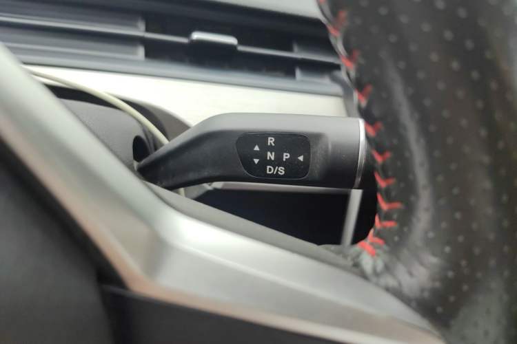 Used NETA V 2021 Long-Range Entertainment Edition Upgrade Model Gear Lever
