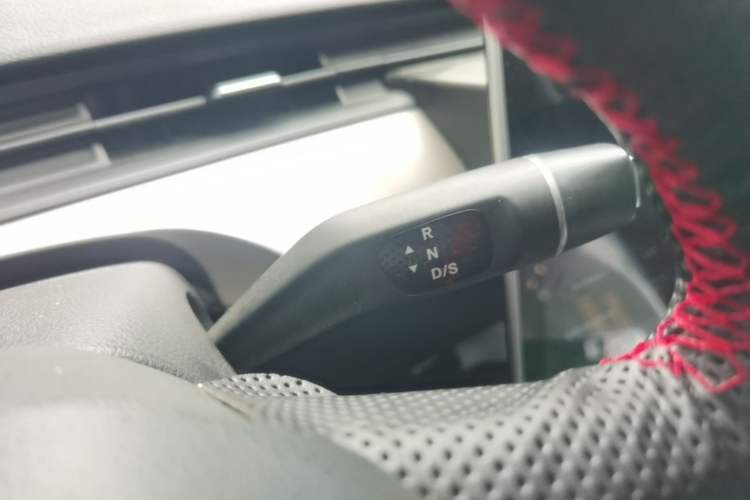 Used NETA V 2021 Long-Range Entertainment Edition Gear Lever