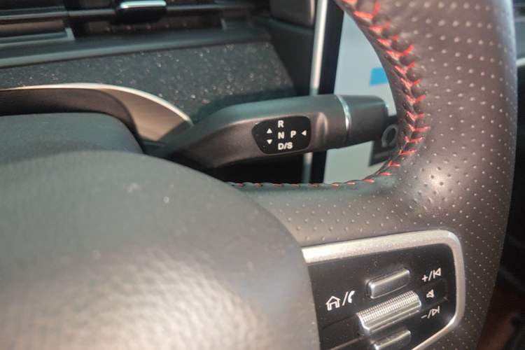 Used NETA V 2021 Standard Range Entertainment Version – Upgraded Model Gear Lever