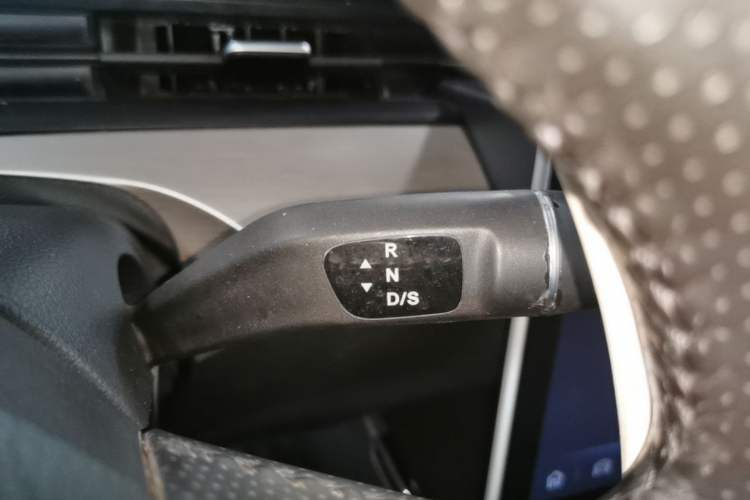 Used NETA V 2021 Long-Range Smart Edition Gear Lever