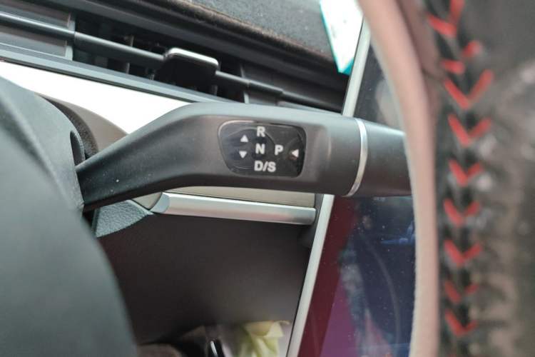 Used NETA V 2021 Long-Range Entertainment Edition Upgrade Model Gear Lever