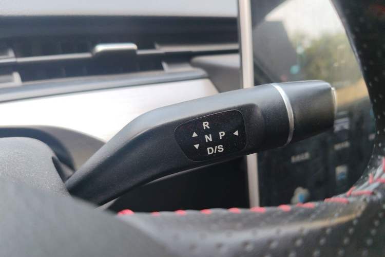 Used NETA V 2021 Long-Range Entertainment Edition Upgrade Model Gear Lever