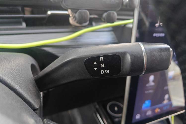 Used NETA V 2021 Standard Range Entertainment Edition Gear Lever