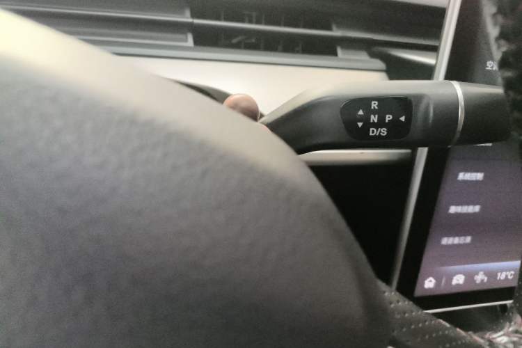 Used NETA V 2021 Standard Range Entertainment Version – Upgraded Model Gear Lever