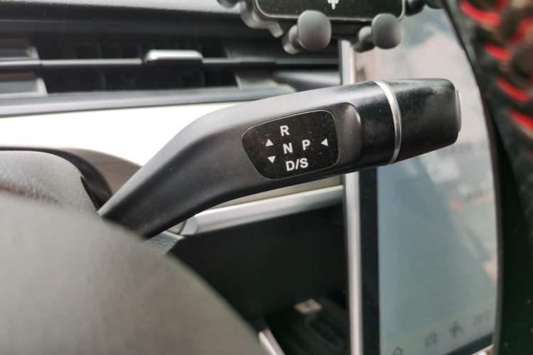 Used NETA V 2021 Long-Range Entertainment Edition Upgrade Model Gear Lever