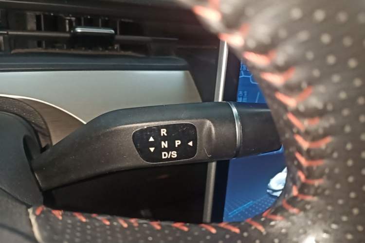 Used NETA V 2021 Standard Range Entertainment Edition Gear Lever