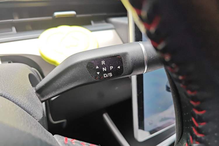 Used NETA V 2021 Long-Range Entertainment Edition Upgrade Model Gear Lever