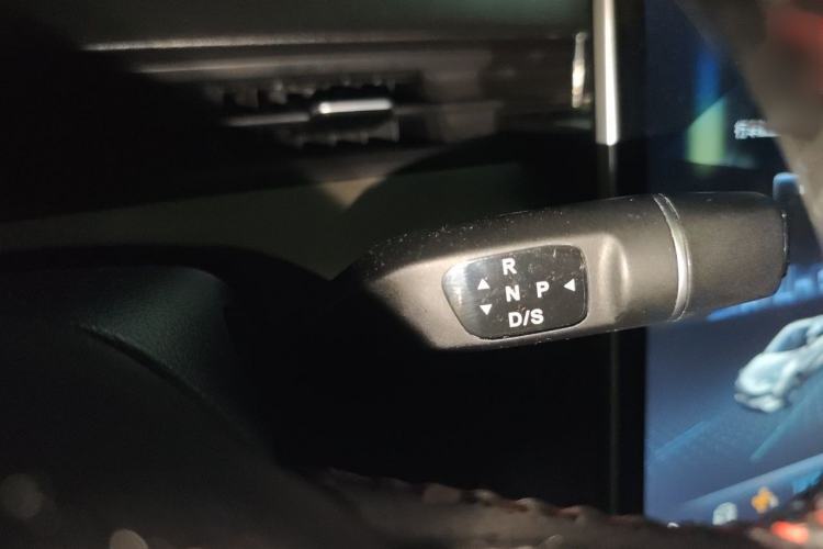 Used NETA V 2021 Standard Range Entertainment Version – Upgraded Model Gear Lever