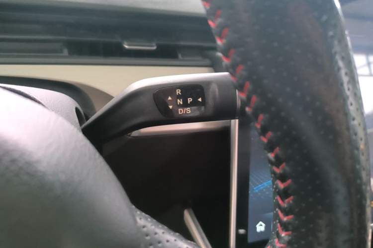 Used NETA V 2021 Long-Range Entertainment Edition Upgrade Model Gear Lever