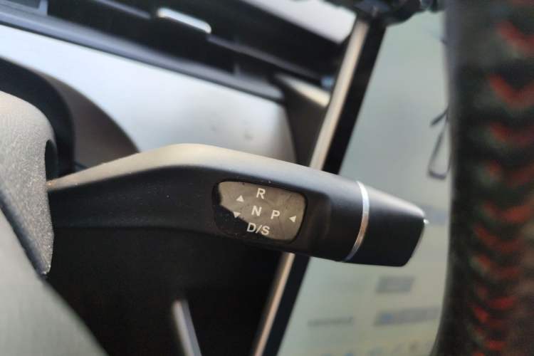 Used NETA V 2021 Long-Range Entertainment Edition Upgrade Model Gear Lever