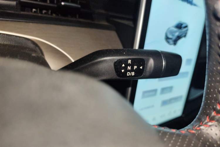Used NETA V 2021 Long-Range Entertainment Edition Upgrade Model Gear Lever