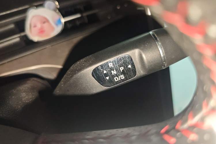 Used NETA V 2021 Standard Range Entertainment Version – Upgraded Model Gear Lever