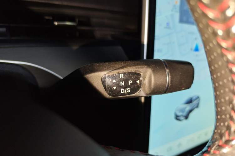 Used NETA V 2021 Long-Range Entertainment Edition Upgrade Model Gear Lever