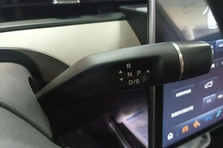Used NETA V 2021 Long-Range Entertainment Edition Upgrade Model Gear Lever