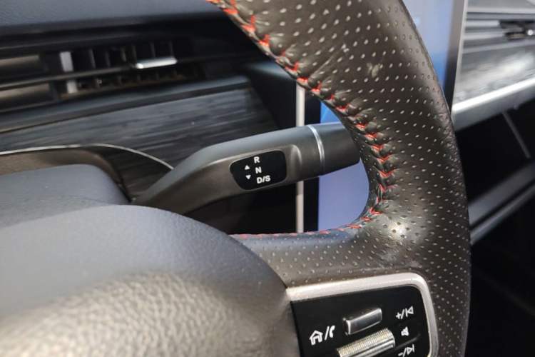 Used NETA V 2021 Standard Range Entertainment Edition Gear Lever