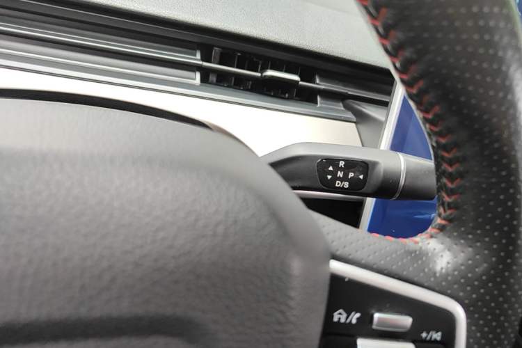 Used NETA V 2021 Long-Range Entertainment Edition Upgrade Model Gear Lever