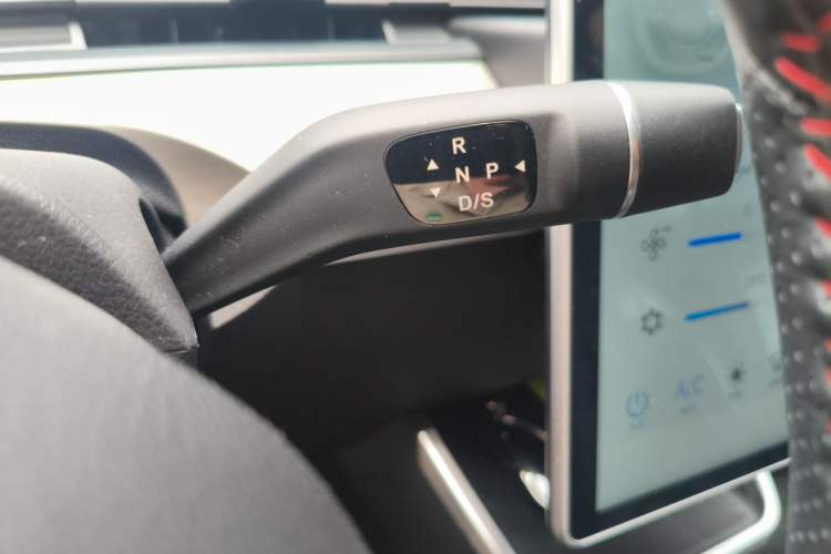 Used NETA V 2021 Standard Range Entertainment Version – Upgraded Model Gear Lever