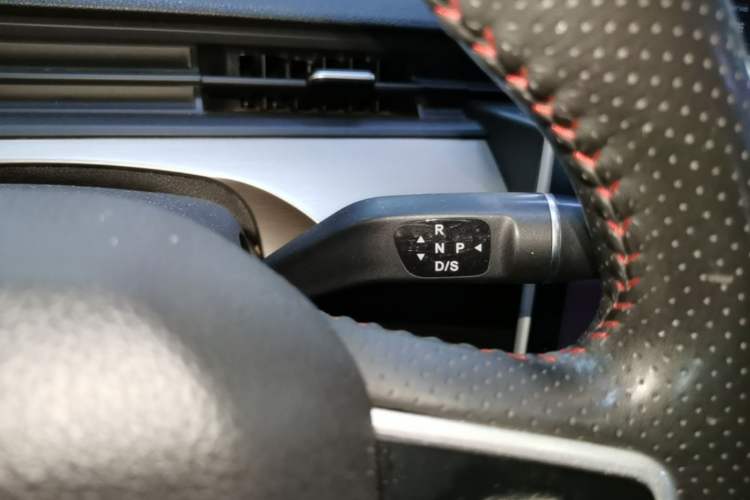Used NETA V 2021 Standard Range Entertainment Version – Upgraded Model Gear Lever
