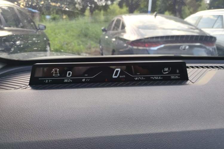 Used NETA V 2021 Long-Range Entertainment Edition Upgrade Model Instrument Cluster