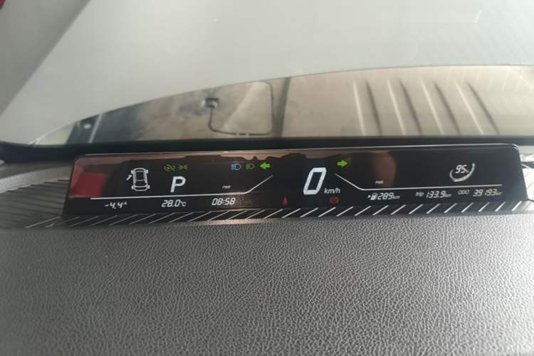 Used NETA V 2021 Standard Range Entertainment Version – Upgraded Model Instrument Cluster