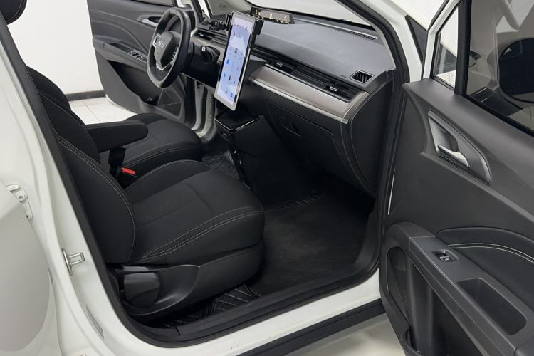 Used NETA V 2021 Standard Range Entertainment Edition Interior 1