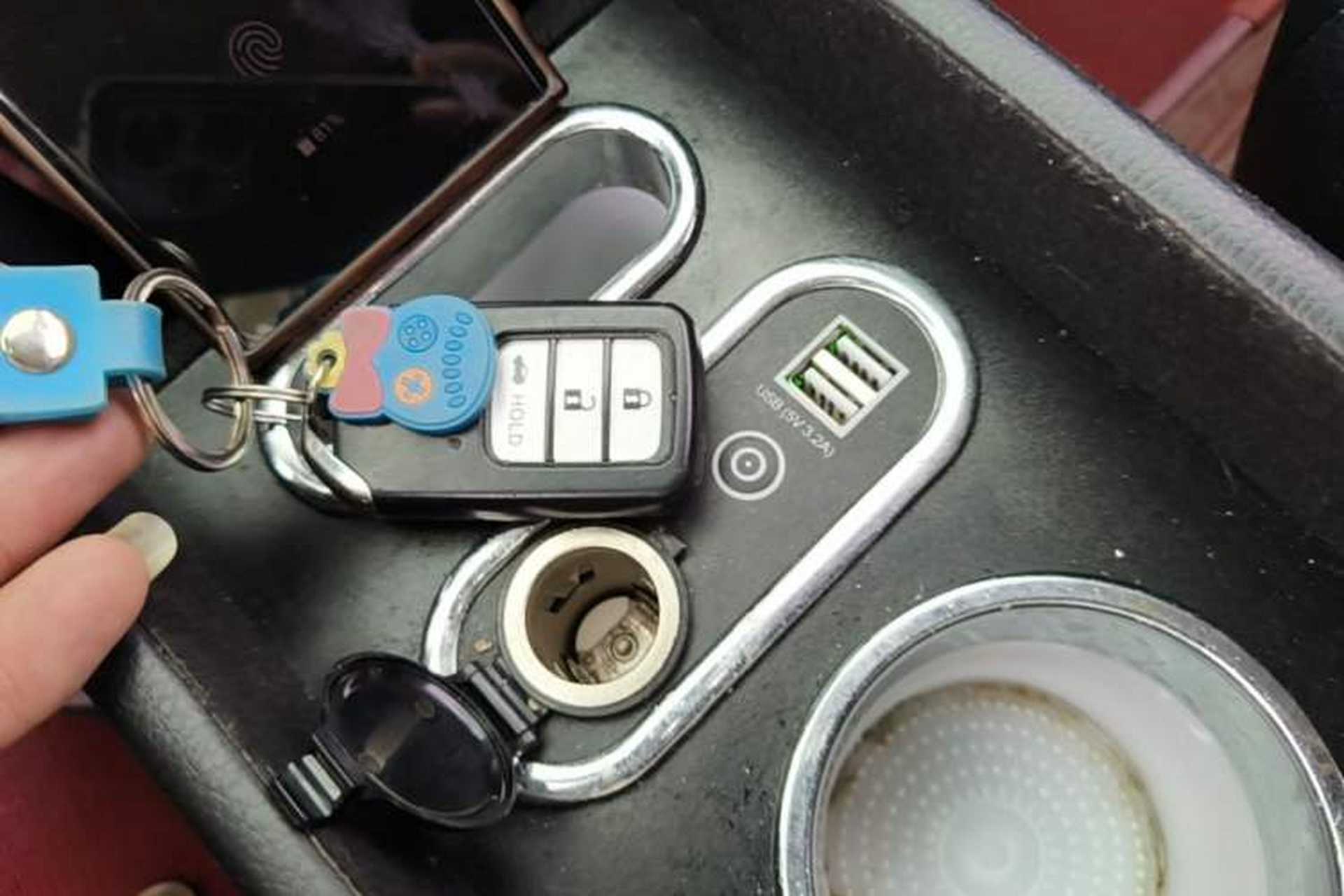 Used NETA V 2021 Standard Range Entertainment Edition Interior 1