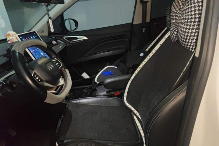 Used NETA V 2021 Long-Range Entertainment Edition Interior 1