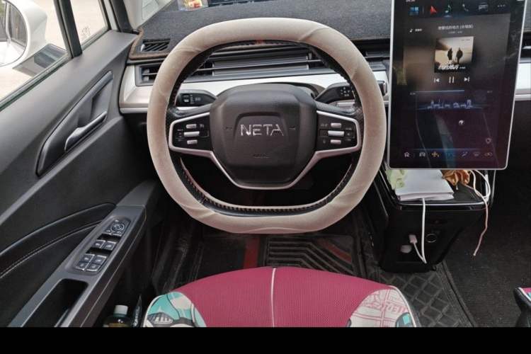 Used NETA V 2021 Long-Range Entertainment Edition Upgrade Model Interior 2