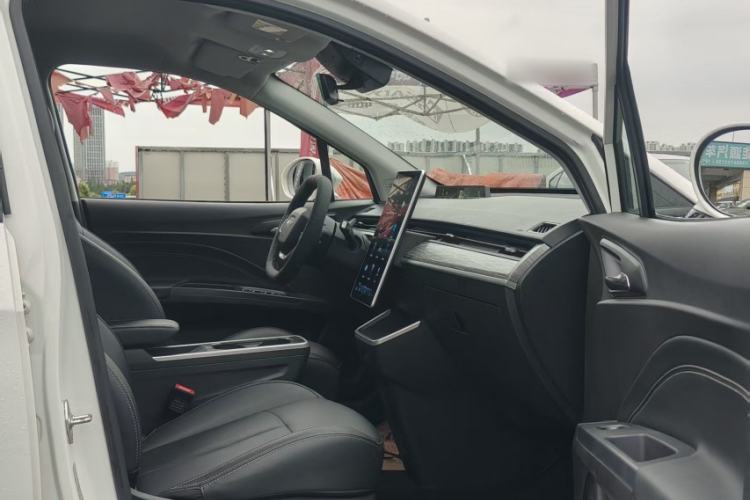 Used NETA V 2021 Standard Range Entertainment Edition Interior 2