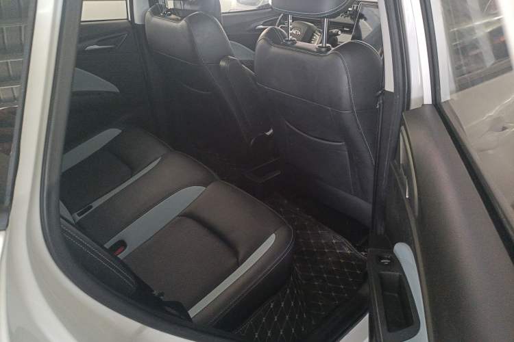 Used NETA V 2021 Standard Range Entertainment Edition Interior 2