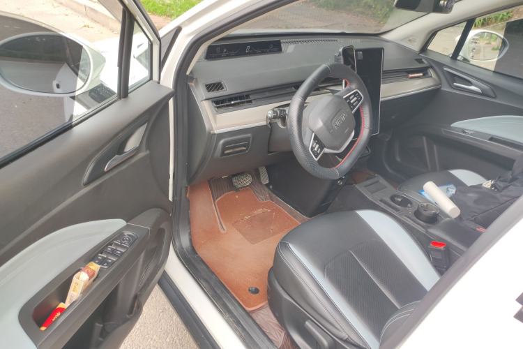 Used NETA V 2021 Long-Range Entertainment Edition Upgrade Model Interior 2