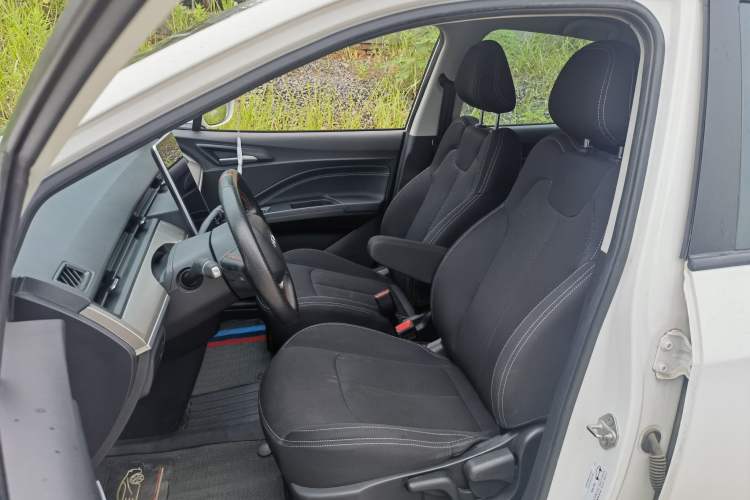 Used NETA V 2021 Standard Range Entertainment Version – Upgraded Model Interior 2