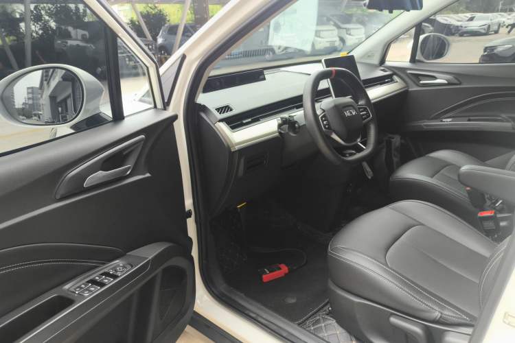 Used NETA V 2021 Long-Range Entertainment Edition Upgrade Model Interior 3