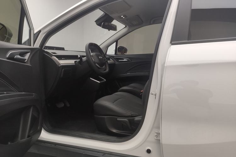 Used NETA V 2021 Long-Range Entertainment Edition Upgrade Model Interior 4