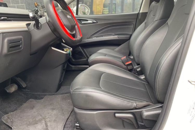 Used NETA V 2021 Long-Range Entertainment Edition Upgrade Model Interior 5