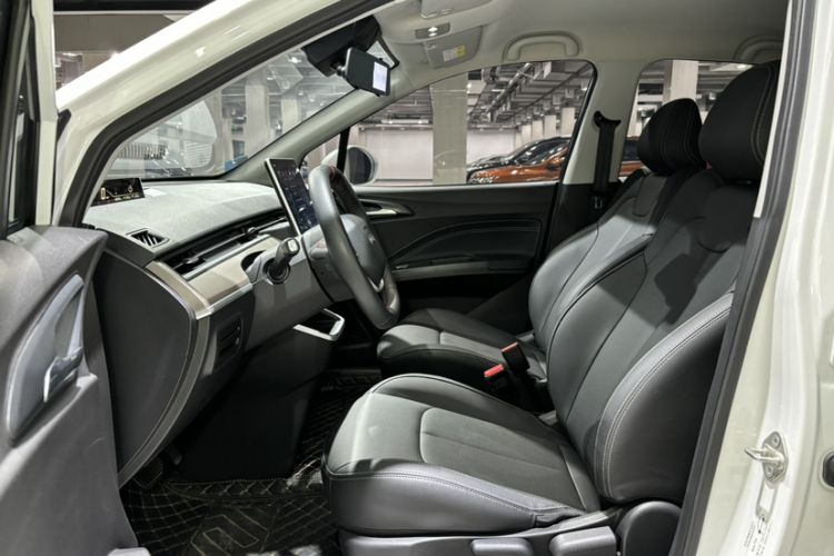 Used NETA V 2021 Long-Range Entertainment Edition Upgrade Model Interior 5