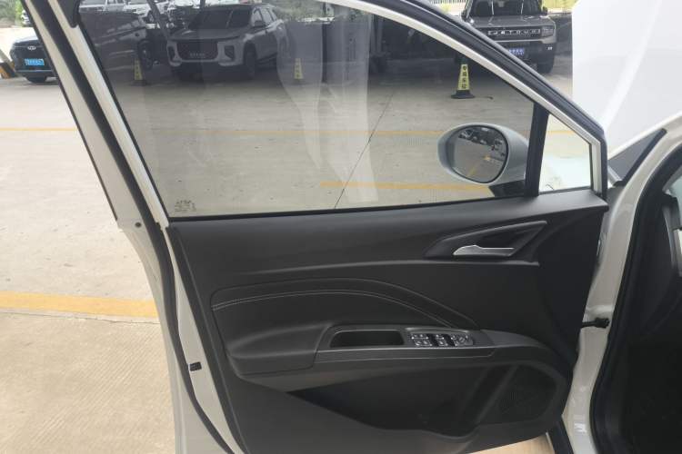 Used NETA V 2021 Long-Range Entertainment Edition Upgrade Model Interior 7