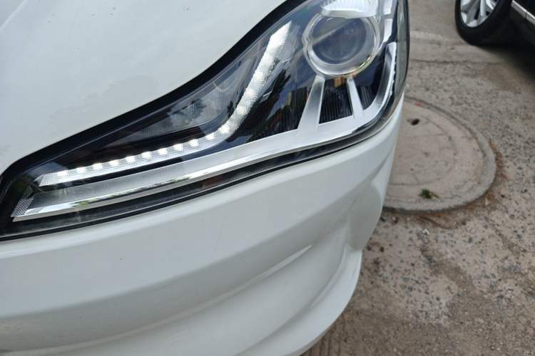 Used NETA V 2021 Standard Range Entertainment Version – Upgraded Model Left Front Headlight